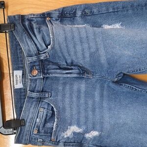 Accepting Reasonable Offers  *** Kensie jeans size 2 / 26 distressed denim